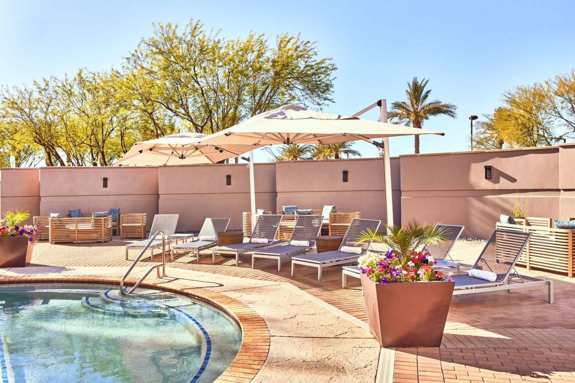 Renaissance Phoenix Glendale Hotel & Spa Exterior photo